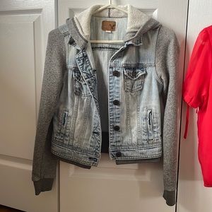 BUY 1 ITEM GET 1 FREE - American Eagle sweater/jacket